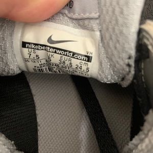 7.5 WOMEN NIKE SNEAKERS